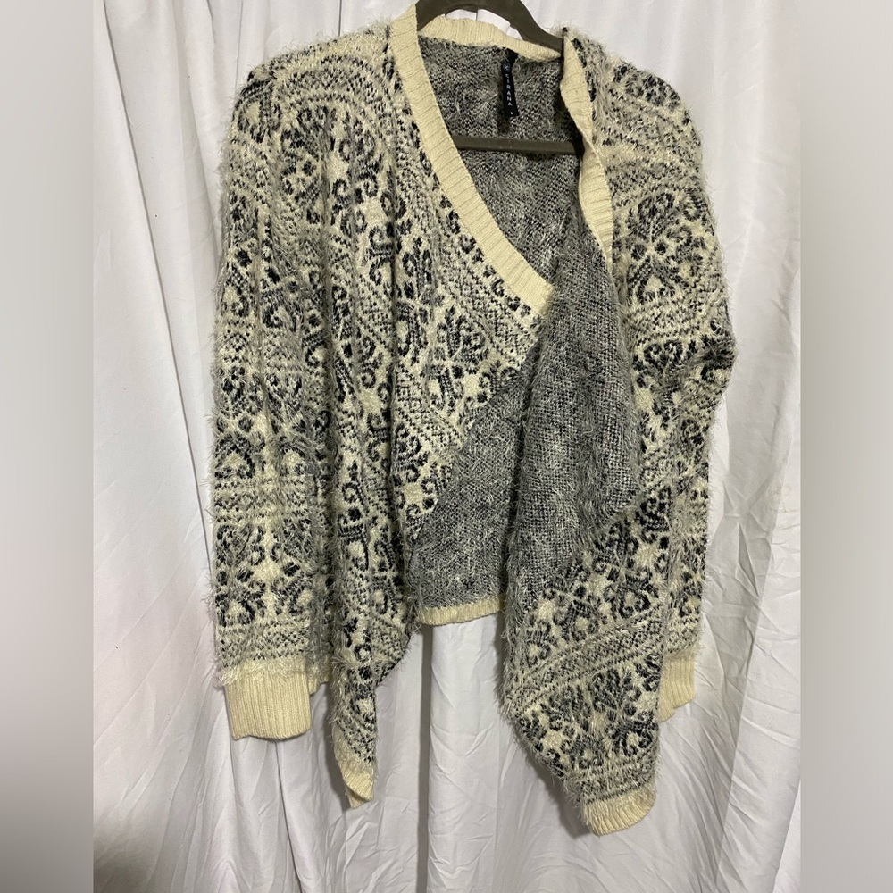 Cirana sweater a sweater